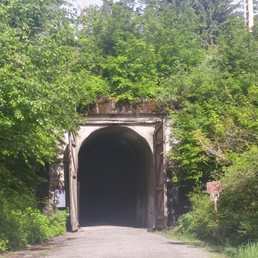 Entrance of Snoqualmie tunnel (from parking lot) Entrance of Snoqualmie tunnel (from parking lot)