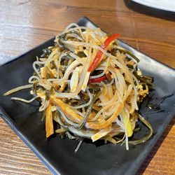 Jia Yan Dumpling House - 小菜
