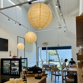 Elly Amai - Inside - Pop-up Shops Near Me - Santa Monica, California Elly Amai - Inside - Pop-up Shops Near Me - Santa Monica, California