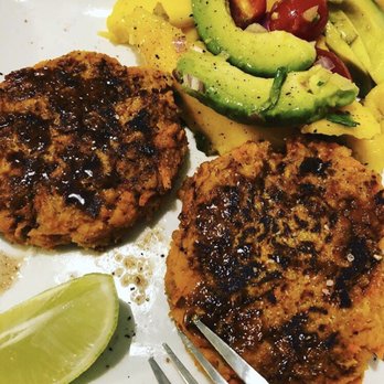 Purple Carrot - CURRY CARROT FRITTERS w MANGO CHUTNEY & AVOCADO/MANGO SALAD - Food Delivery Services Near Me - Needham, Massachusetts