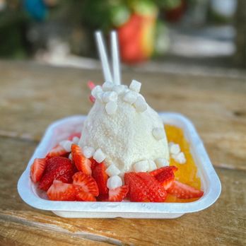 Da Sweet Spot - Shareable size with strawberries, rice balls, & lilikoi jellies - Shaved Snow Near Me - Kihei, Hawaii Da Sweet Spot - Shareable size with strawberries, rice balls, & lilikoi jellies - Shaved Snow Near Me - Kihei, Hawaii