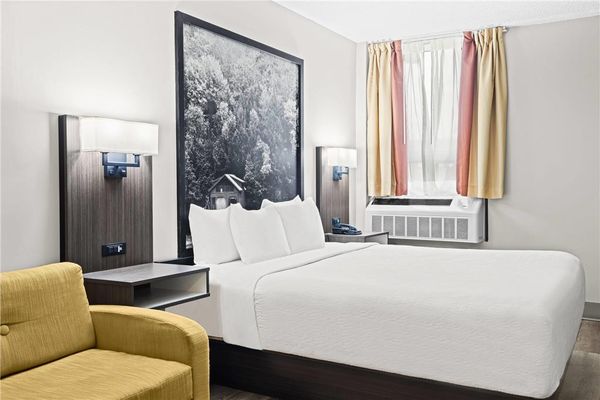 Super 8 by Wyndham Thunder Bay by null