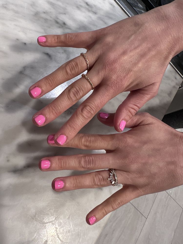 Natural Nails By Renee Logo