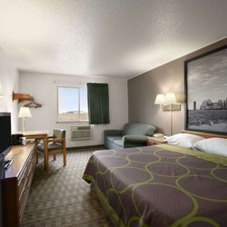 Super 8 by Wyndham Peru Starved Rock State Park - Standard King Bedroom