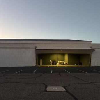 Eastin Aviation - Beautiful and Clean hanger - Flight Instruction Near Me - Mesa, Arizona Eastin Aviation - Beautiful and Clean hanger - Flight Instruction Near Me - Mesa, Arizona