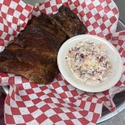 Wisco 608 - Ribs with homemade coleslaw