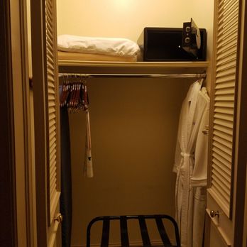 Casablanca Hotel - deep closet - Hotels Near Me - New York, New York Casablanca Hotel - deep closet - Hotels Near Me - New York, New York