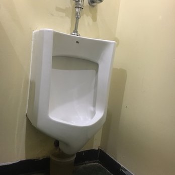 Phó Só 8 - There is a bucket of piss underneath the urinal that's about to overflow. This repair has been neglected for at least 11 months! - Vietnamese Near Me - Memphis, Tennessee