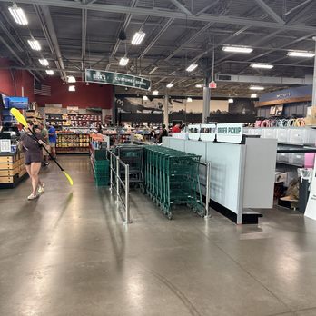 DICK'S Sporting Goods - Sports Wear Near Me - Woodbridge, New Jersey