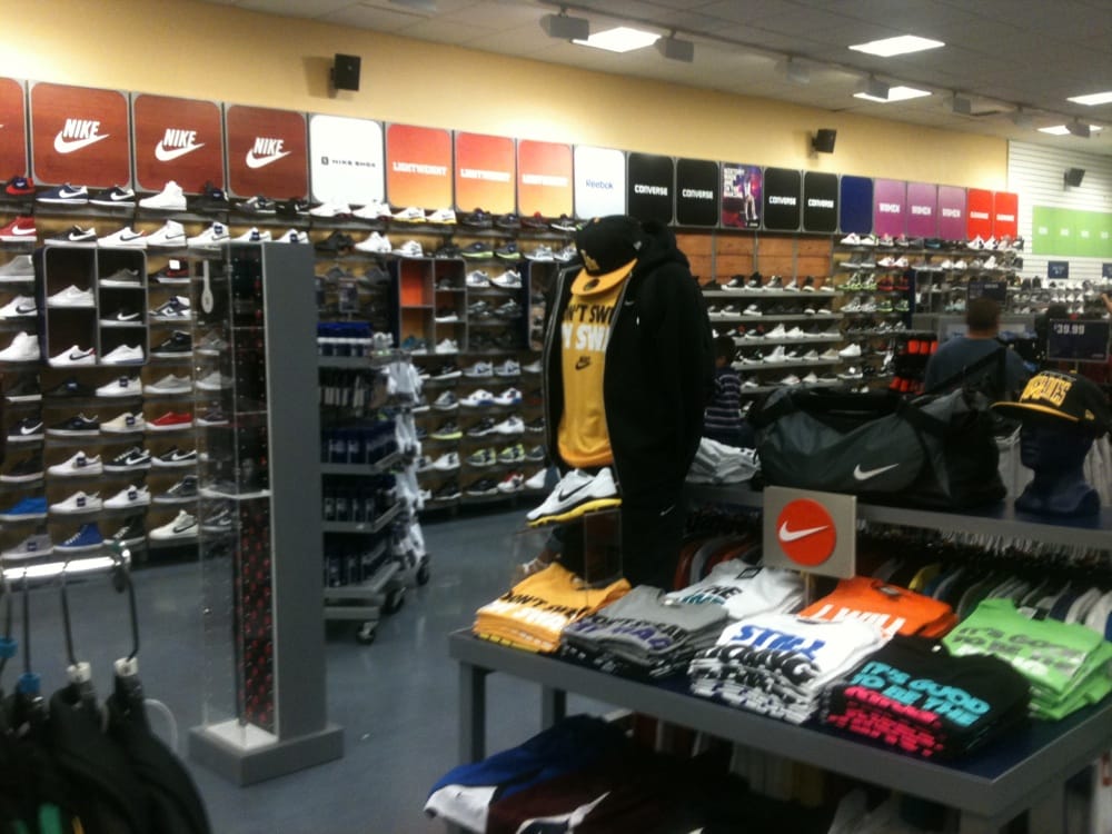 CHAMPS SPORTS 2701 Ming Ave, Bakersfield, California Sporting Goods