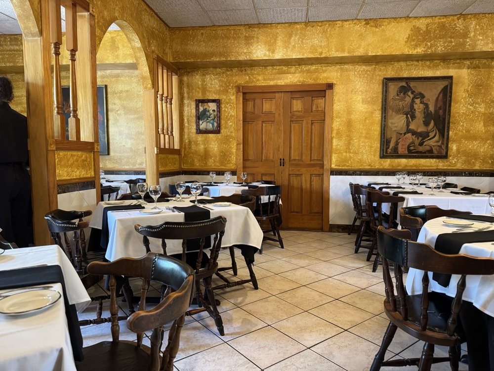 SPAIN INN - Updated September 2025 - 117 Photos & 134 Reviews - 1707 W ...