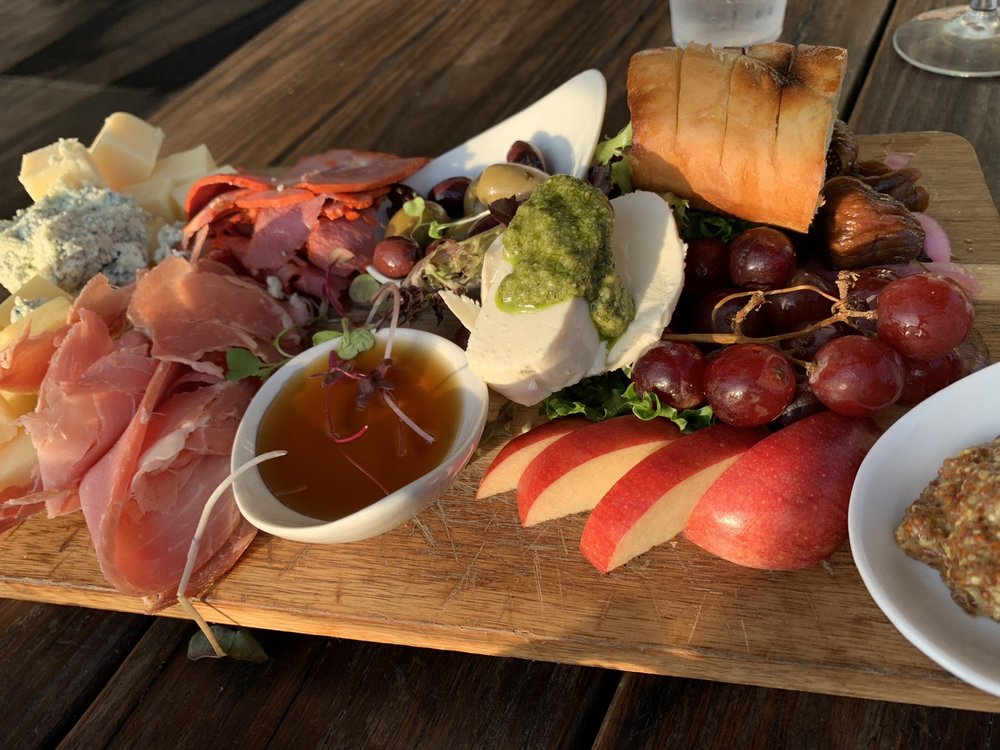 DOCKSIDE BAR AND GRILL Updated August 2024 41 Photos & 40 Reviews 69 Mont Chateau Rd