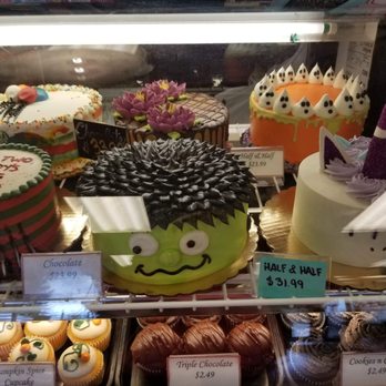 Grandview Bakery - I thought these were so cute. Notice the cupcakes below as well - Bakeries Near Me - Pittsburgh, Pennsylvania Grandview Bakery - I thought these were so cute. Notice the cupcakes below as well - Bakeries Near Me - Pittsburgh, Pennsylvania