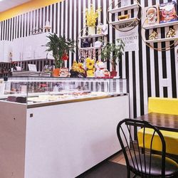 Crepe N Tea - Front view of counter