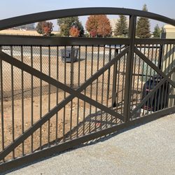 Fresno Fence Connection - Front gate up close.