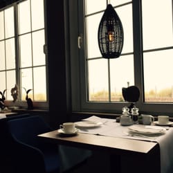Strandhotel Miramar - Breakfast room with ocean view