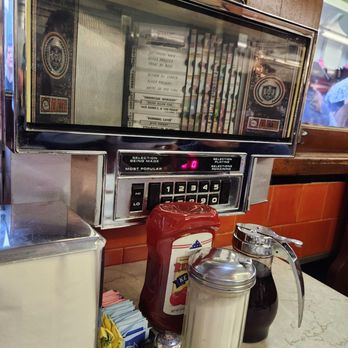 Tastee Diner - Diners Near Me - Bethesda, Maryland