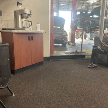 Firestone Complete Auto Care - Inside siting area - Tires Near Me - North Miami Beach, Florida