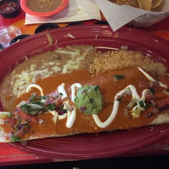 Salsa & Beer - Spicy chipotle chicken flautas! - Mexican Near Me - Van Nuys, California Salsa & Beer - Spicy chipotle chicken flautas! - Mexican Near Me - Van Nuys, California