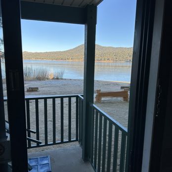Lagonita Lodge - The deck - Hotels Near Me - Big Bear Lake, California