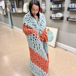 AR Workshop Cooper City - The finished chunky blanket. She absolutely LOVES IT!!!