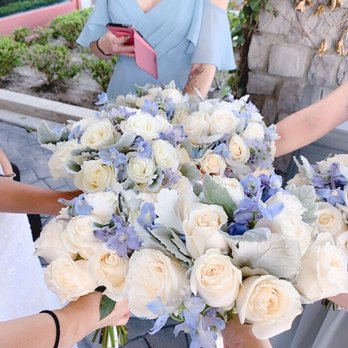 Designer Dana - Bride and bridesmaids bouquet - Florists Near Me - Los Angeles, California Designer Dana - Bride and bridesmaids bouquet - Florists Near Me - Los Angeles, California