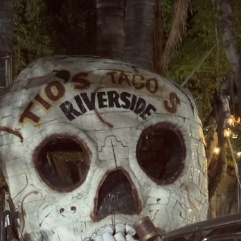 Tio's Tacos - Skeleton head in the parking lot - Mexican Near Me - Riverside, California