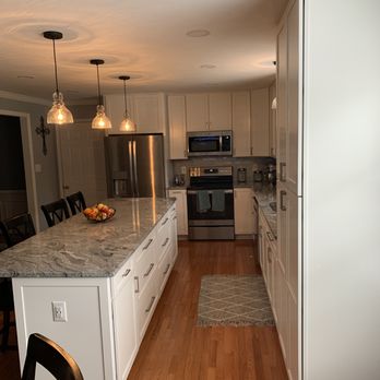Cabinet EZ - Shaker cabinets with gray backsplash tiles and quartz countertops - Cabinetry Near Me Cabinet EZ - Shaker cabinets with gray backsplash tiles and quartz countertops - Cabinetry Near Me