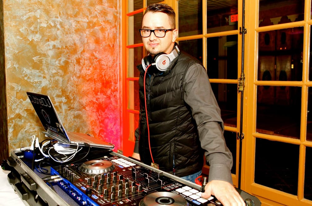 QUEST ENTERTAINMENT Updated September 2024 516 Arbutus Ave, Roanoke