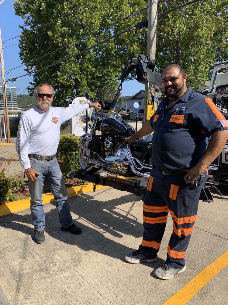 HENRY’S TOWING SERVICE 22 Photos & 30 Reviews 2806 S Farm Rd 115, Brookline, Missouri