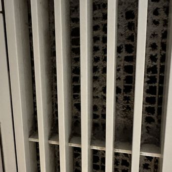 Continental Inn - Air conditioner covered in dust - Hotels Near Me - Santa Cruz, California