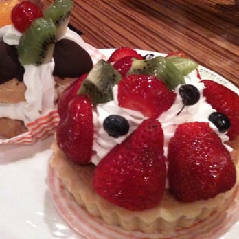 Breeze Bakery Cafe - Fruit tarte - Bakeries Near Me - Annandale, Virginia