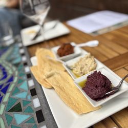 Dips trio