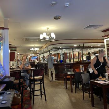 The Moon Under Water - Pubs Near Me - London, XGL The Moon Under Water - Pubs Near Me - London, XGL
