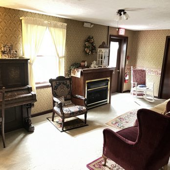 Miller Haus Bed & Breakfast - Downstairs living room - Bed & Breakfast Near Me - Millersburg, Ohio Miller Haus Bed & Breakfast - Downstairs living room - Bed & Breakfast Near Me - Millersburg, Ohio