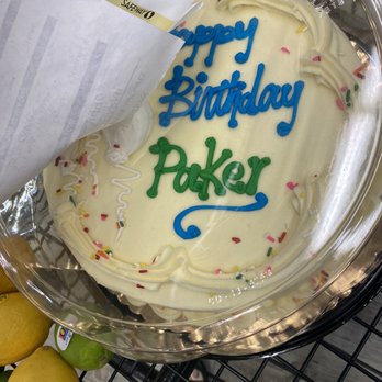 Safeway - Incorrectly spelled cake by their bakery... name is spelled correctly on the order form - Grocery Near Me - Sammamish, Washington