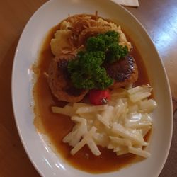 Harlachinger Jagdschlössl - Fleischpflanzl, perfekt