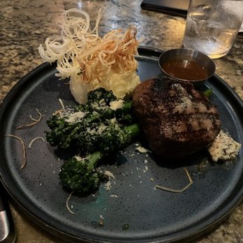 Earls Kitchen + Bar - 7oz Filet with truffle butter - New American Near Me - Miami, Florida