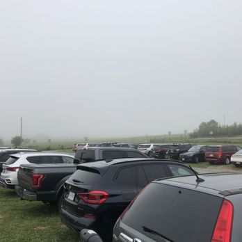 Mackintosh Fruit Farm - Parking lot - Farmers Market Near Me - Berryville, Virginia Mackintosh Fruit Farm - Parking lot - Farmers Market Near Me - Berryville, Virginia