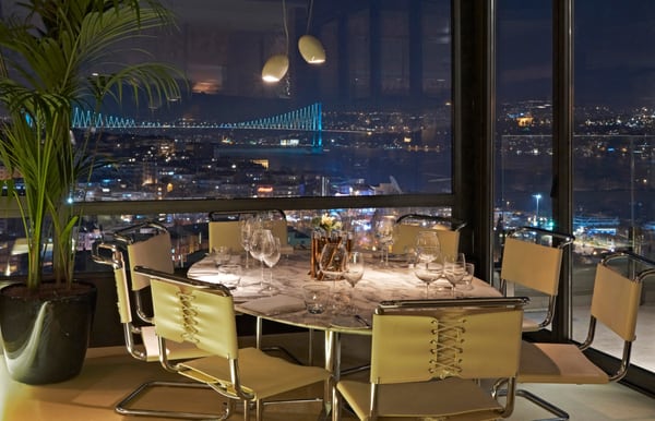 Vogue Restaurant & Bar by null