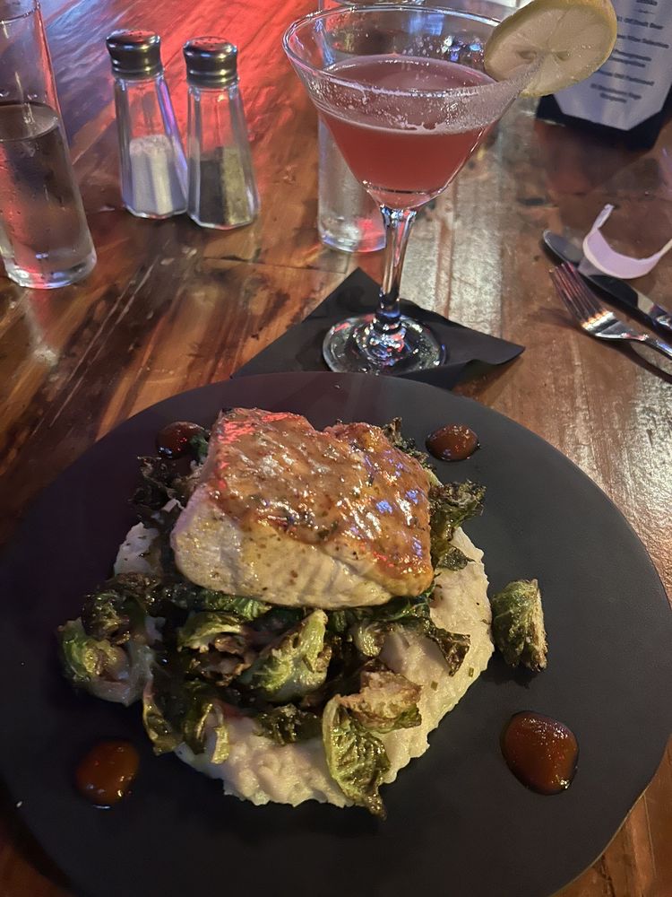 Red Moon Tavern