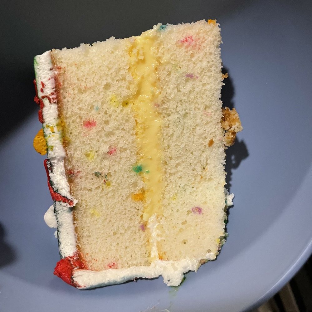 Publix - Vanilla cake, vanilla custard and rainbow sprinkles - Grocery Near Me - Atlanta, Georgia