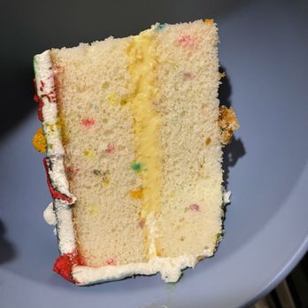 Publix - Vanilla cake, vanilla custard and rainbow sprinkles - Grocery Near Me - Atlanta, Georgia