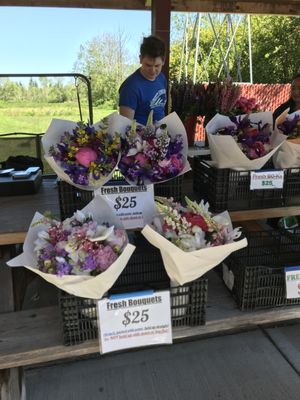 Lake Hills Farm Fresh Produce by null