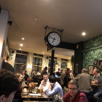 The Queen's Head - Interior - Cocktail Bars Near Me - London, XGL The Queen's Head - Interior - Cocktail Bars Near Me - London, XGL
