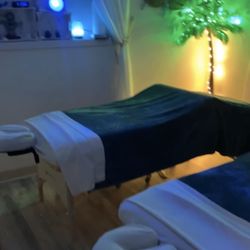 Couples room, heated massage beds, & relaxing ocean theme.