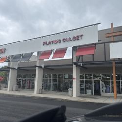 Plato's Closet - The entrance