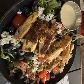 10 Twenty five - 10 Twenty Five Salad - Gastropubs Near Me - Fort Myers, Florida
