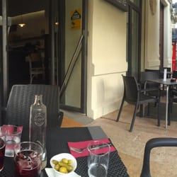 La parrilla de Mane - Front of restaurant with outside seating