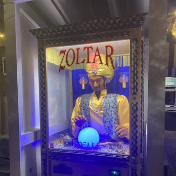 HarborWalk Village - Fortune teller - Seafood Near Me - Destin, Florida HarborWalk Village - Fortune teller - Seafood Near Me - Destin, Florida